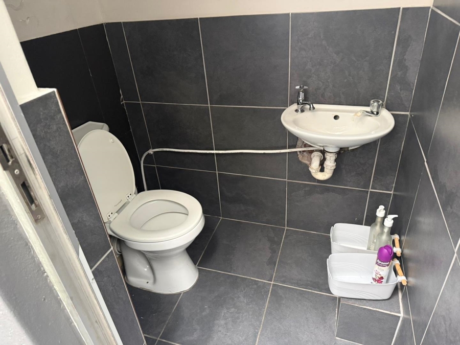 To Let Commercial Property for Rent in Gardens Western Cape